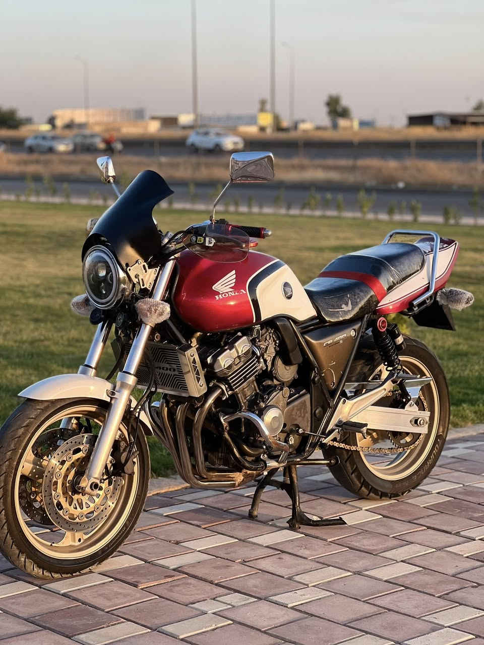 Cb400 مۆدێل 1998
مەکینە کەپسە بێ سبووغە مانتۆرەکە بەس ماشاءاللە دەوێ لە جوانی و قوەت شوێن هەولێر


**إذا كنت صاحب هذا الإعلان وتريد حذفه لأي سبب، رجاءا أرسل رسالة إلى الدعم الفني**