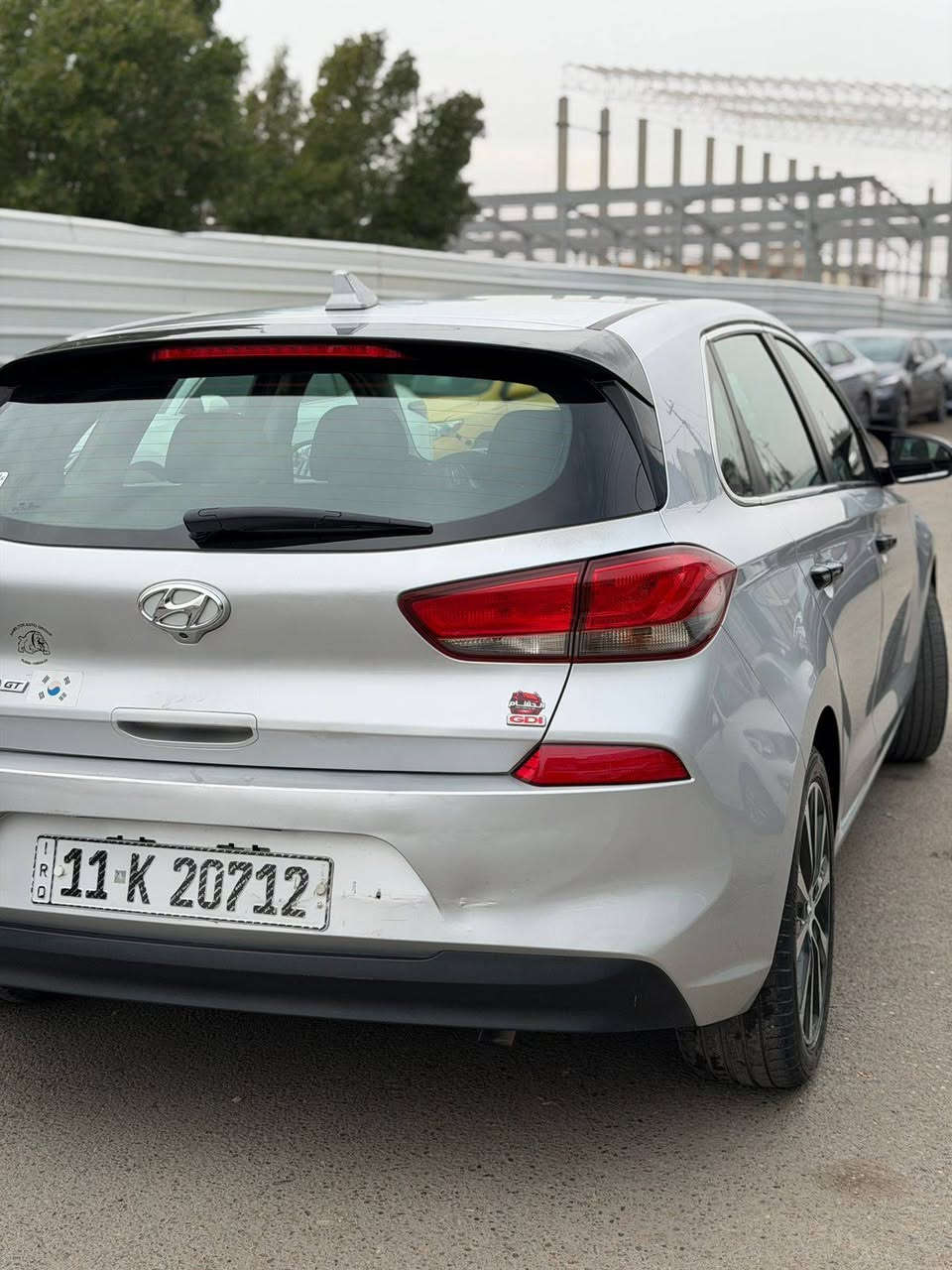 السلام عليكم
النترا 2018 - GT 
وارد امريكي 
حادث موضوع بلسونار بابتين وجاملغ خلفي 
ماشيه 81الف مايل 
سنويه جديده 
ورقم جديد 
بأسمي 
لد امامي 
ويل كب 17 
كامرة وشاشة اصليه ابل كار بلي واندرويد اوتو 

فول تحكم ستيرن 
للبيع فقط 
مكان السيارة الغزالية 
السعر 100 ورقة وبيها مجال 
للتواصل 
***********
