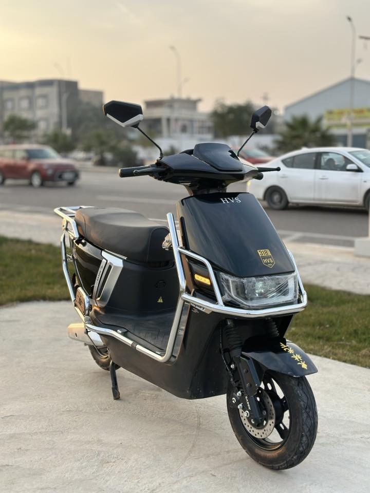 🔴 دراجة شحن CAROW 🔥
2026
دراجة شحن دراجة كهربائية 

اللون مميز

أسود لماع

من ماركة HVS 318

نضام 4 سرع  
السرعة القصوى 100

دراجة بعدهي جديده 

تمشي بالشحنة الواحده 55 = 60 كيلو تقريبا

6 بطاريات 32 أمبير بلادي

72 فولت 

نضام ال P

نضام الرجوع للخلف R 

نضام مثبت السرعه  

نضام حساسات جانبية وخلفية 
مانع للسرقة 

تشغيل
سويج عدد 2 
بصمه تشغيل عن بعد 

گلوبات عالي ناصي قوي

أشاير يمنى ويسرى 

الكهربائيات كلهن شغالة 

الشاحنة الاصلية تدعم الشحن السريع 

هورن عالي

مرايات

صندوق كبير داخلي 

الملف 2000 حقيقي 

🔴السعر :  950 الف وبيهة مجال للشراي 

العنوان : البصرة : الامن الداخلي

الرقم : ***********
