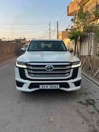 لاندكروزر VX • ٢٠٢٣ • ماشي ٣٤٠٠٠ كم