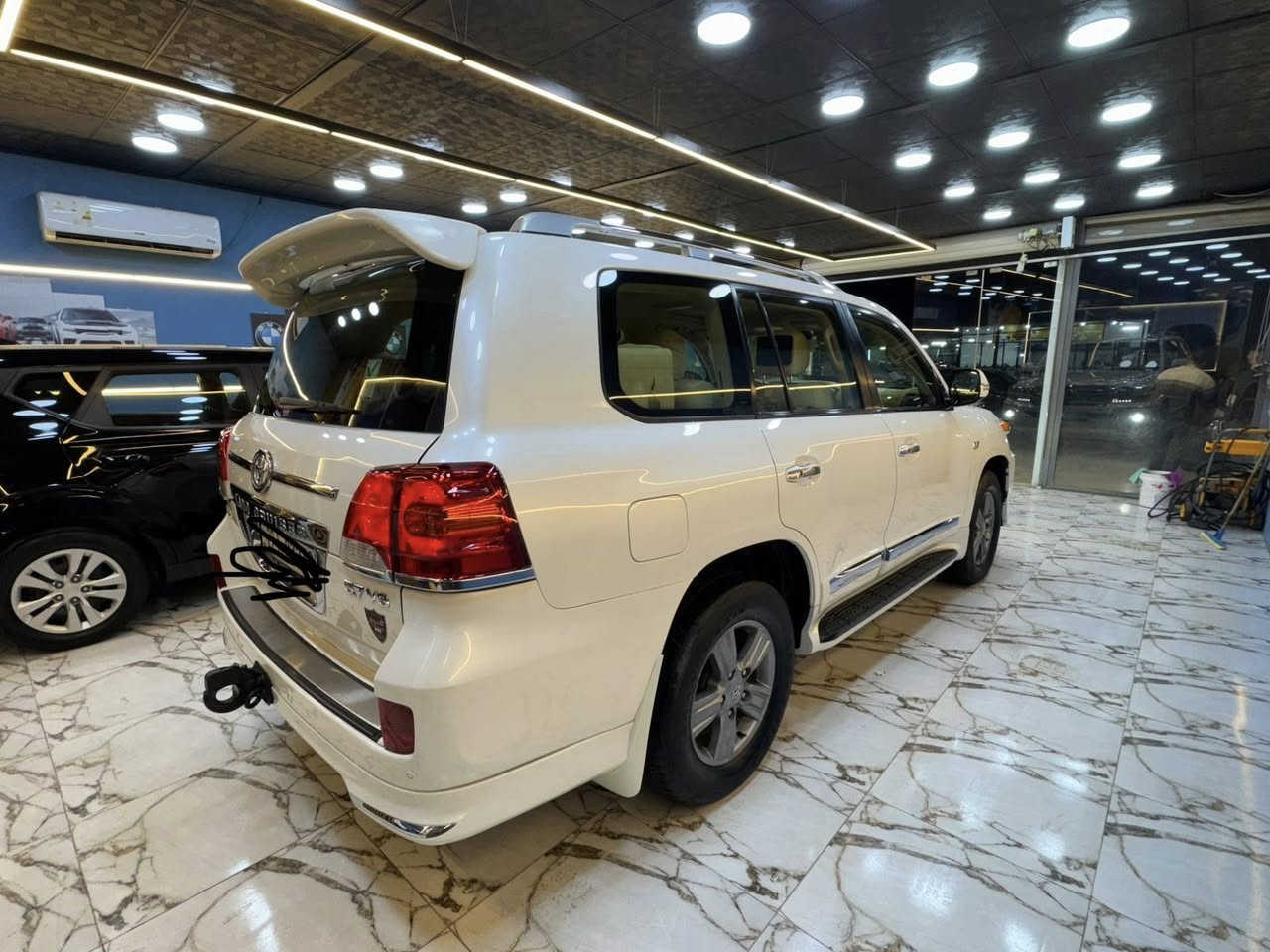 السلام عليكم لاندكروز بريم الباب الأول موصفات لكزز فول موصفات VXR ماشيه ١٧٠ الف موديل ٢٠١٥ رقم اربيل باسمي تحويل ومباشر  سعره ٤١٠ وبيه مجال سونار موجود ***********
