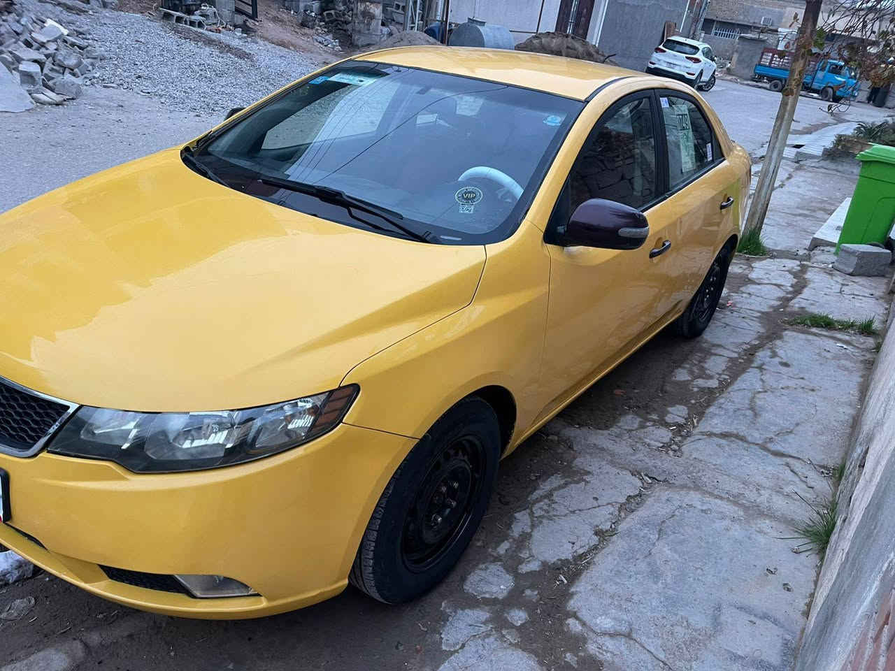 السلام عليكم سياره فورتي موديل 2010 وارد أمريكي ضرر خشم جاملغ امامي والباقي ليبل واحد حتى تكم  شواصي والغود مكفولات مكينه 2000 حاويه شاده  دوشمه كشنات صدر امامي خلفي جديد تخم تاير باتري جديد تبريد ثلج مصفره هيئة وغرامات رقم ديالى دولي سنويه وهزه جديده سعر 87 اتصال *********** مكاني ديالى بعقوبة
