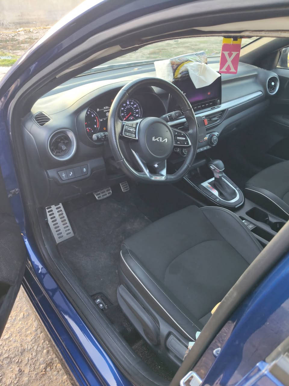 السلام عليكم كي فورتي 2024 ماشيه 13000 الف سيارة جديد بعده وراد أمريكي تبديل باب خلف الصدر فقط بدون تكم بدون كلشي سيارة معوقين بسمي سعره 165.  وبيه مجال اتصل على ***********
