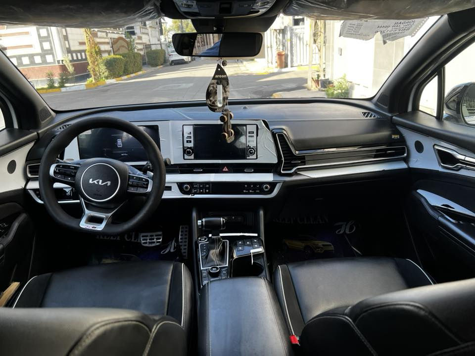 كيا سبورتج خليجي موديل 2023 جي تي لاين GT  لاين فول مواصفات بانوراما بصمة محرك 2000 تبريد قطعتين كشنات جلد تدفئة تبريد تشغيل عن بعد حساس امامي خلفي جنطة كهرباء السيارة مكفولة من الصبغ والبارد ماشية 46 الف السعر  230 مكان السيارة بغداد تلفون ***********

