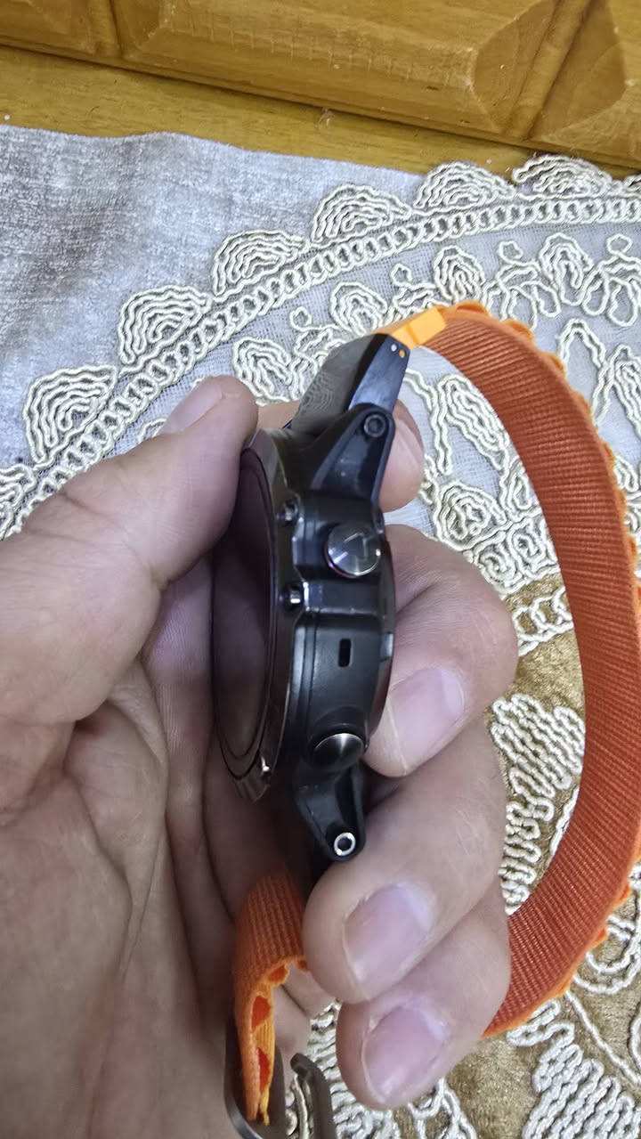 ساعه كارمن فنكس5xبلس حجم51مع كيبل شحن اصلي مع سيراضافي نظافه كماموضح استفسار واتس وخاص ***********
