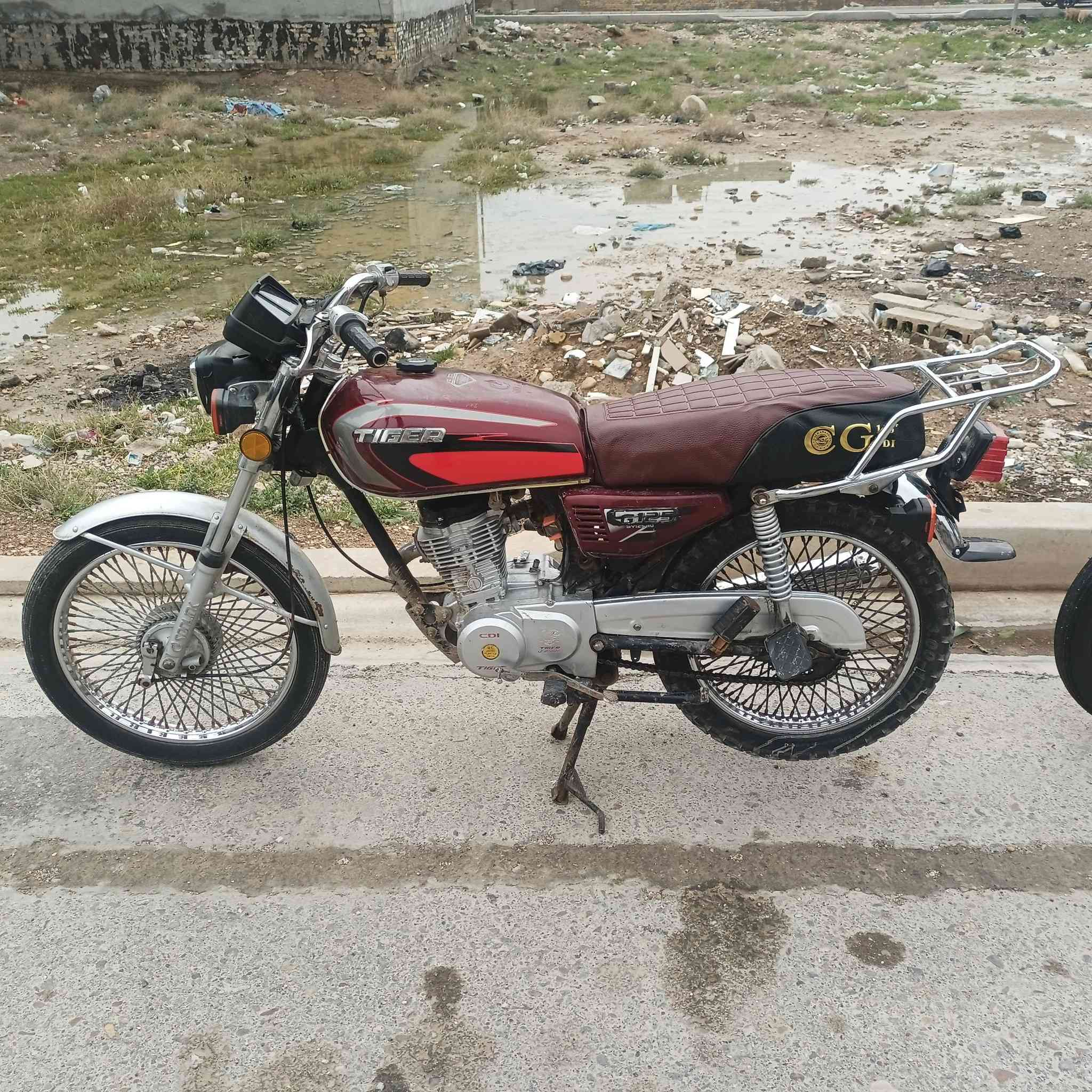 تايكر 21 جديده
محرك خير من الله كهربائيات شغاله
لاتنقيص ولاتبخير سعر 400 وبيه مجال
عنوان بلدروز ***********
