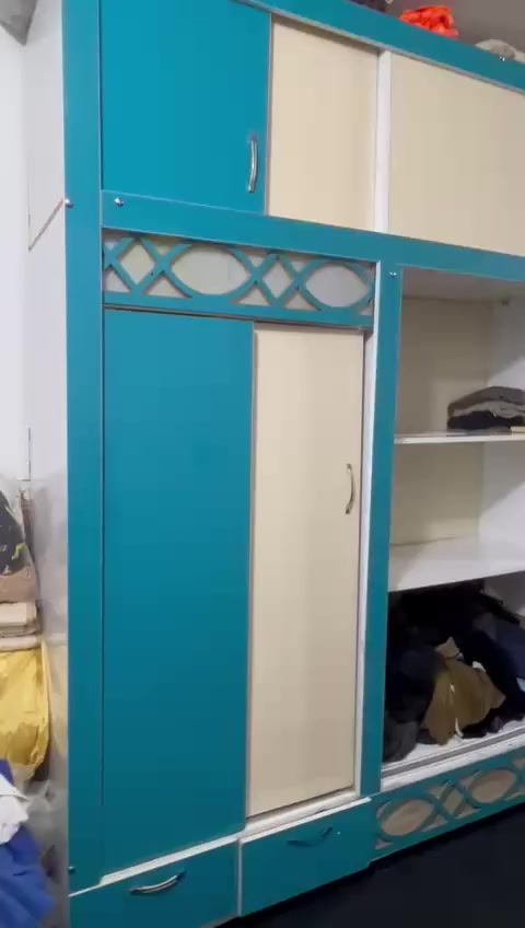 السلام عليكم اخوان هاي الغرفه للبيع مستعمله الكنتور أربع أمتار أو نص أو جربايه أو ميز تواليت السعر 300 نجارة عراقيه الي يريد يراسلني خاص أو هذا رقمي ***********
