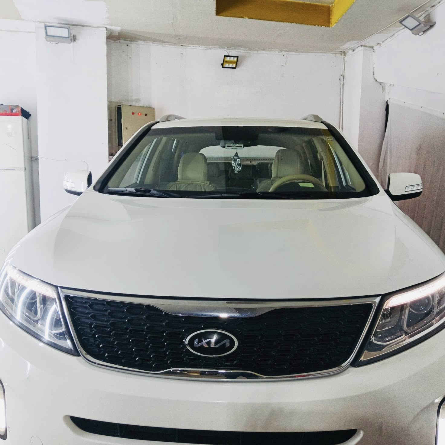 سلام عليكم كيا سورنتو للبيع خليجى موديل 2014 سياره مال بيت احله من صور محرك 2400 (4) سلندر ما مفتوح بشرط فحص كير ما مفتوح بشرط فحس سياره خير من الله مكفول كفاله عامه من كلشى لا صبخ لا بارد لا مفتوح كفاله عامه أربع اطاراط جديده رقم السياره سليمانيه دولى جديده سنويه لحد 29 هزه جديده مواصفات سياره فول بصمه كشه كهرباء إشاره بل مرى مرى شفط تحكمات بلوتوث AUX كأمره دواره كامره بلادى بل دشبول دشبول ليزرى دوسه سورنتو حساس امامى خلفى لد امامى خلفى يدات نيكل ٧ راكب تبريد ٣ قطع سياره فول فول ماعده بنورامه سعرها 180 بيهه مجال مكانى قضاء كلار اتصال ***********
