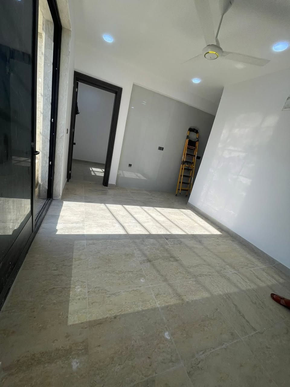 للإيجار في السيدية
شقة مساحة 55 متر زيرو مودرن
📍 طابق أول وطابق ثاني
تتكون من:
• غرفة نوم
• صالة
• مطبخ
• خدمات
✨ الشقة مجهزة بـ:
✔️ كاونتر
✔️ طباخ
✔️ غسالة
💰 بدل الإيجار: 600 ألف 

وطابق ثاني 500 الف
الموقع مربع جامع الكبيسي 

📞 للاستفسار أكثر لاتصال عبر

 الرقم التالي ***********
