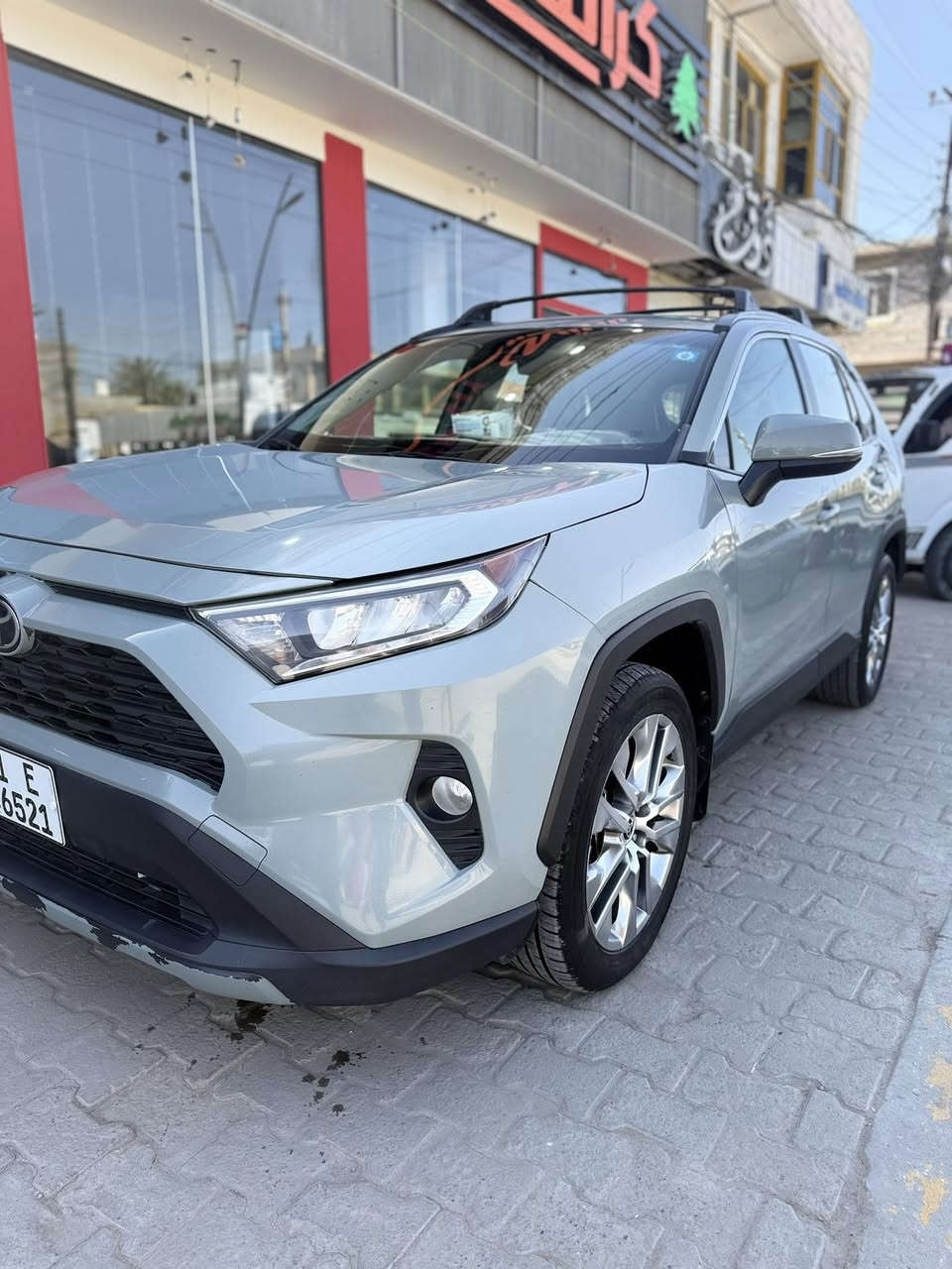 السلام عليكم السياره للبيع المكان بغداد المحموديه 
راف4 
الموديل 2021 
بانزين 
فول مواصفات 
وارد امريكي الحادث موظح بلصور 
السعر 205$
رقم التلفون ***********
@إشارة
