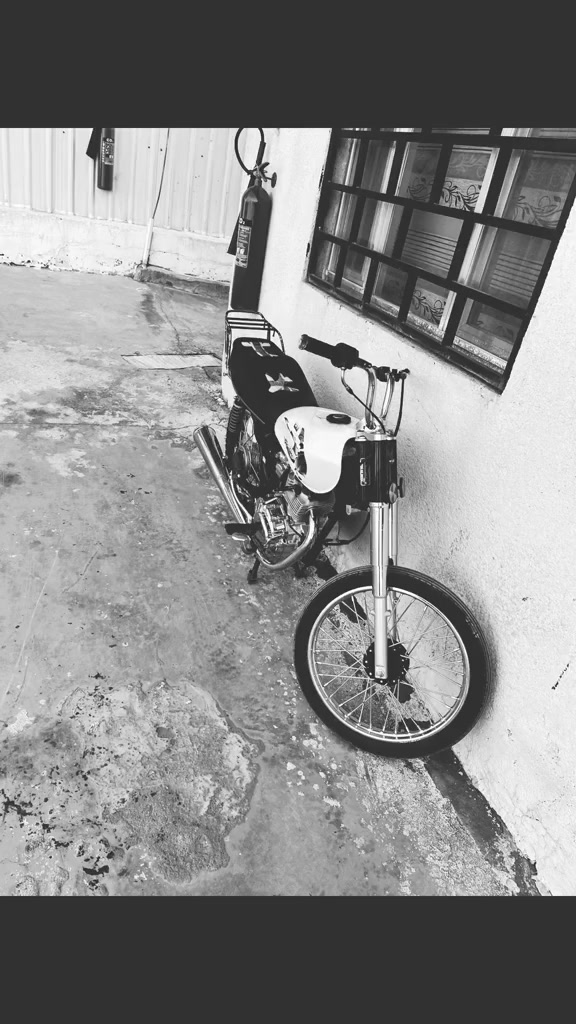 السلام عليكم دراجة للبيع نامة تيربو دراجة خير من الله شلعة ومعدل نضافتهةمكينة برغي مامفتوح بيهة فول بدون اوراق السعر ٧٠٠وبيهة مجال الشراي يتصل عل رقم***********متواجد خاص
