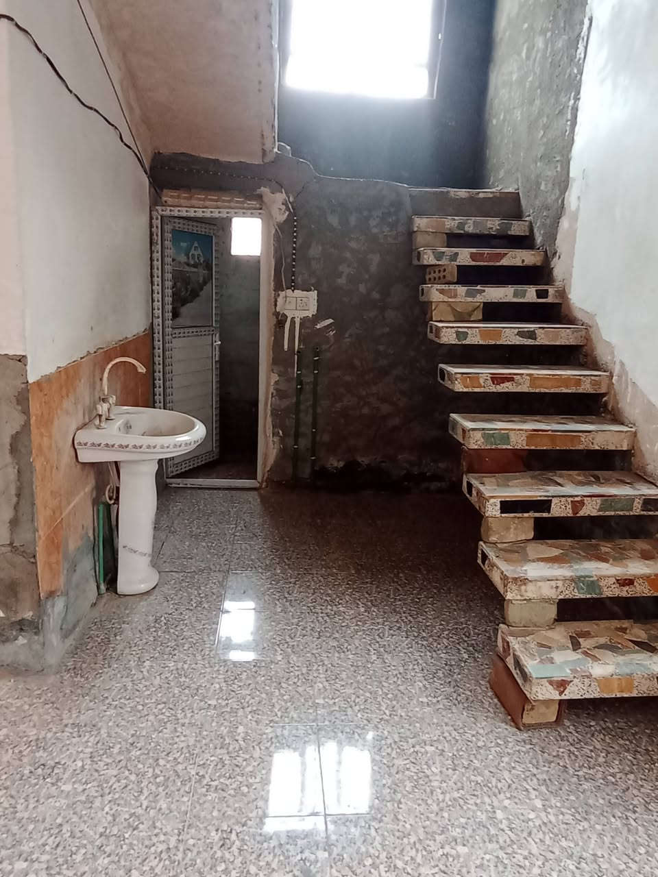 بسبب الوعود الكاذبه تم اعاده النشر بيت البيع المساحه 200 يحتوي على غرفه وصاله مطبخ وستقبال صحيات داخليه البيت حي الحسين كاع الفوازيين البيت اصلاح زراعي السعر (17)بيه مجال الاتصال على الرقم ***********
