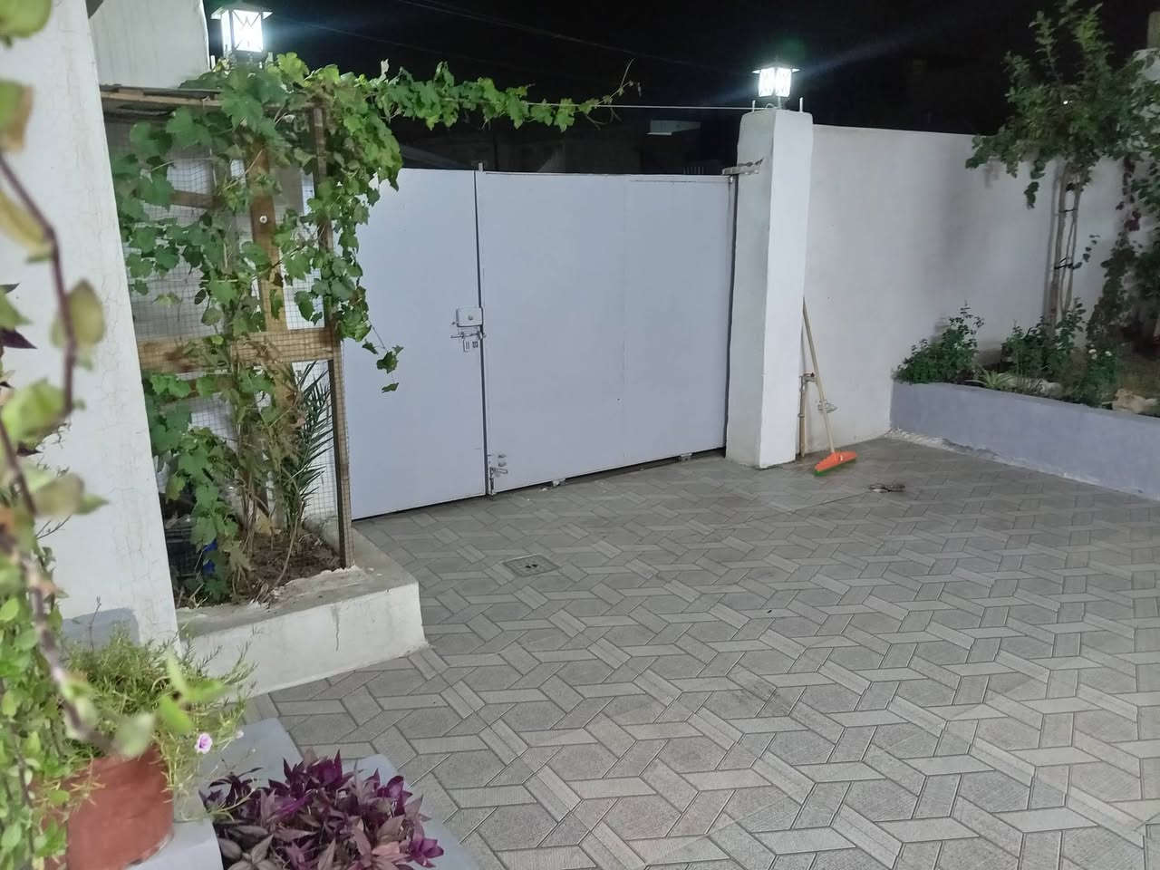 دار للبيع مساحة 130متر بيت جديد مابي اي نقس منطقه شورجة قريب تكية شيخ فواد زايد ***********قريب مطعم سيد
