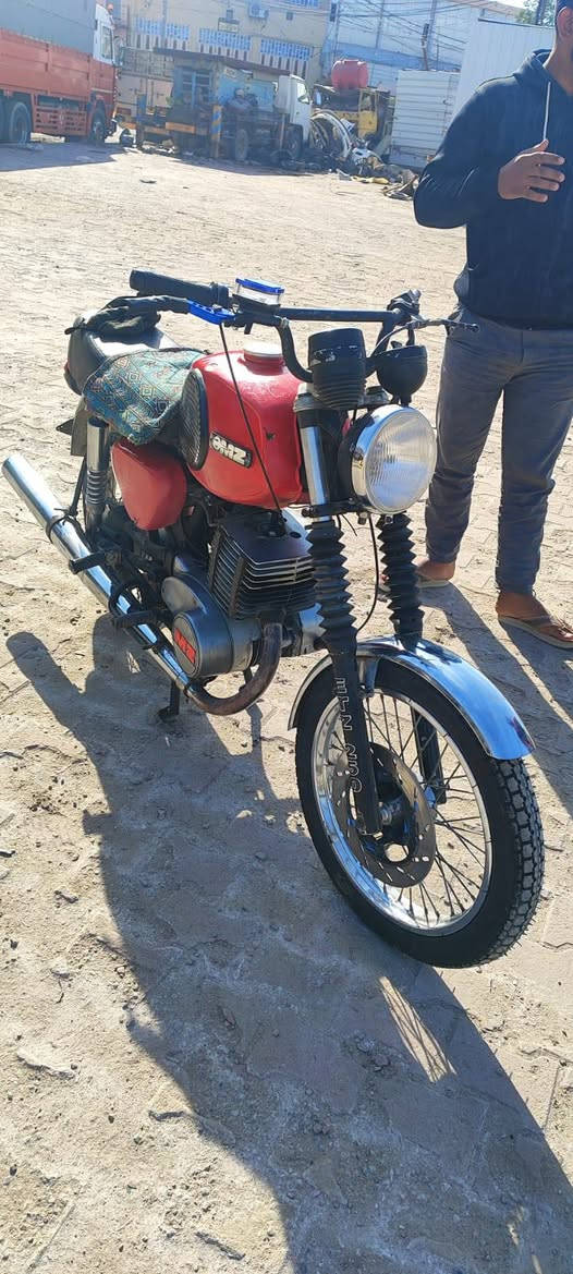 السلام عليكم 81للبيع عوزه ترتيبات ابيعه عله وضعه كما موضح بلفيديو كصه 6 لحيم بس جوه لكشن بيه تحويره مال سامراء  كهربائياته شغاله تايرات جدد مكاني ديوانيه السعر ب700وبيه مجال قليل ***********
