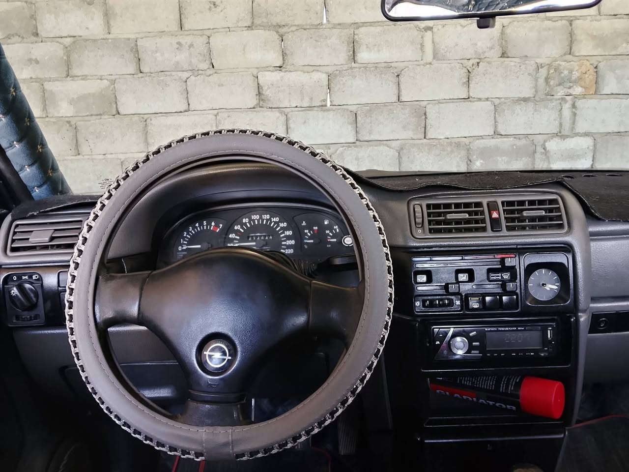 للبيع اوبل فيكترا االسعر 40$
موديل ٩٠
رقم دولي نينوى جديد باسمي
حجم ١٦ دوش
قفل مركزي
دوشمه جديده غرفه
وايرمنيه كلها شغاله ماكو بيه شي مايشتغل
اطارات (تاير) اربع جدد
طخم  السياره كامل جديد
سياره كلشي بيه جديد
فقط محرك بيه بخار بدون صرف
عنوان موصل حي النهروان
***********
 ***********
