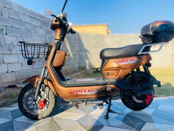 دراجة شحن KOREA.MRسكنس
5بطاريات 🔋جدد
لايت زنون قوي جدا
جنطه 
دراجة كاملة وشرط الفحص 
موجود خاص أو اتصال ***********
