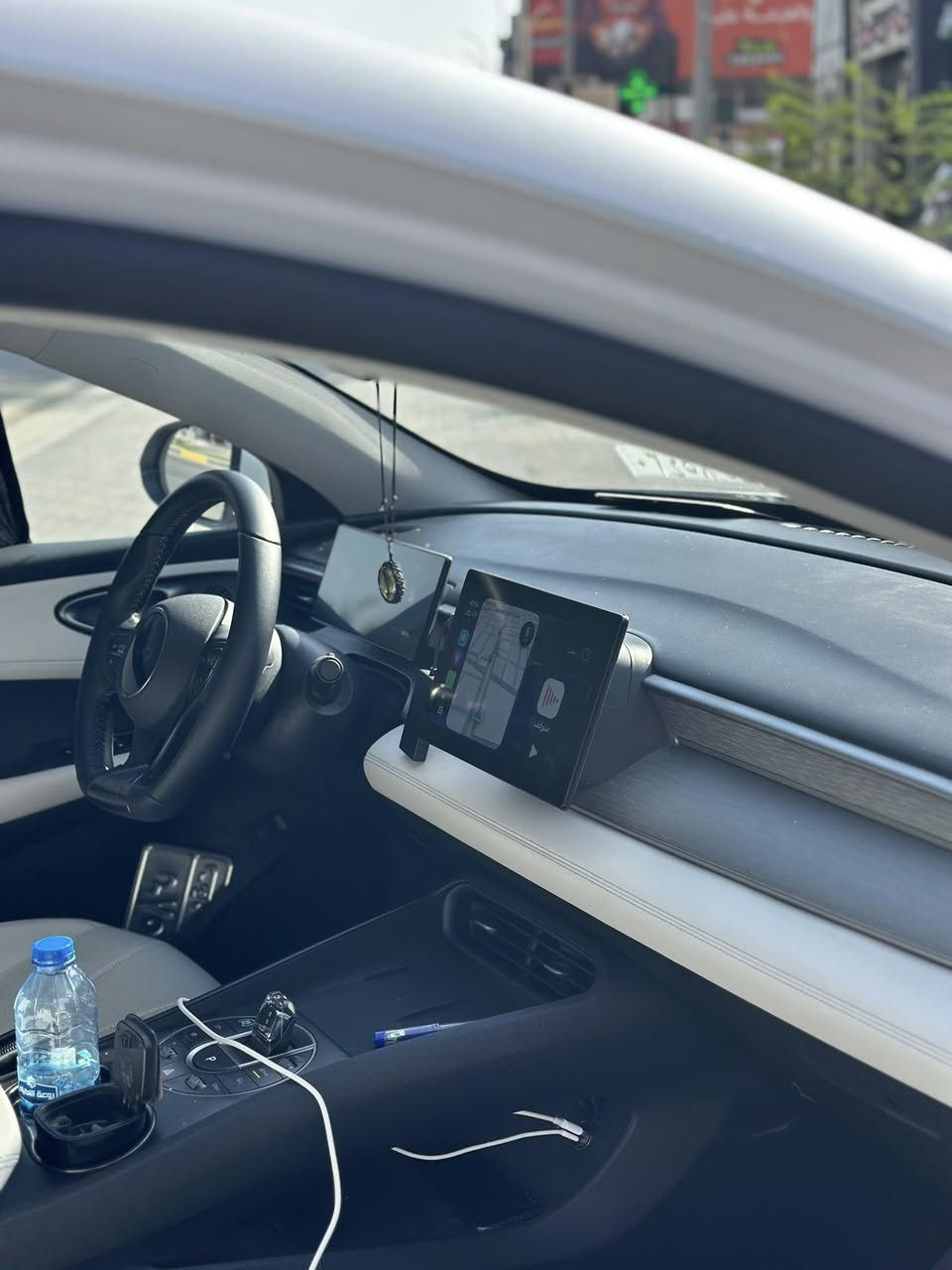 السلام عليكم
BYD سيل 5 للبيع

السيارة نص فول
شاشة
بصمة
هاند بريك دكمة
تحكمات ستيرن
كامره خلفية

السيارة بعدها  ماشية 3900 يعني زيرو بحالة الوكالة ومكفولة كفالة عامة شرط الفحص
سعر السيارة 12,800 (128) ورقة علماً السيارة بدون رقم تكلفة الرقم 300 الف 

للتواصل ***********
