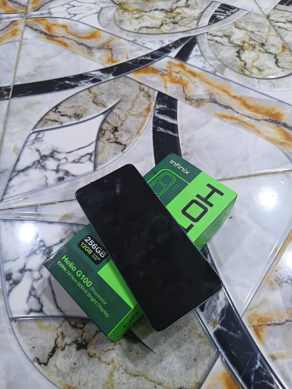 تلفون للبيع فقط شاشه بيها كسر قليل من جوه المعالج: MediaTek Helio G100.
💾 الذاكرة: 12GB RAM + 256GB تخزين.
📸 الكاميرا الخلفية: 50 ميجابكسل (مع عدسات مساعدة).
🤳 الكاميرا الأمامية: 32 ميجابكسل.
🔋 البطارية: 5000mAh.
السعر :55 وبيه مجال 
الي مكانه خالديهه أو الرمادي اني اجيبليها 
للتواصل:***********
