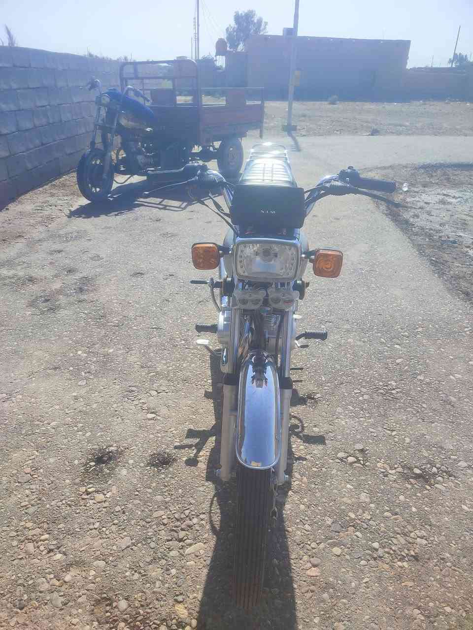 دراجه نامه البيع امتياز دراجه نضيفه ما مفتوح برغي مكاني العماره قضاء الكميت  وهذا رقمي ***********
