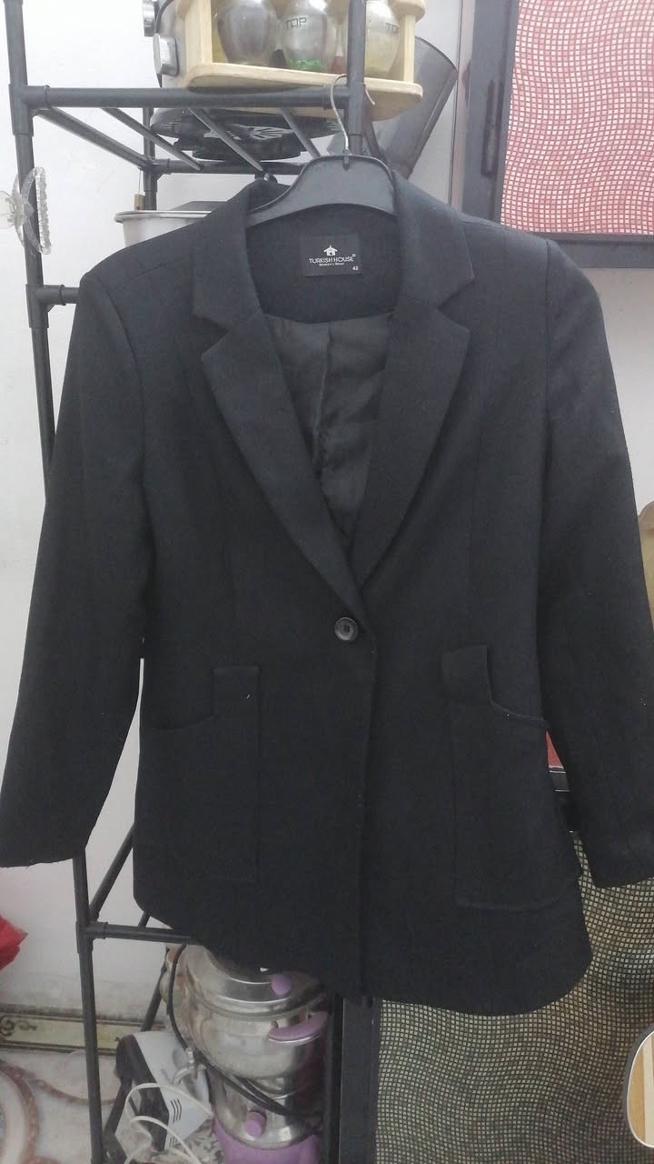 سوت كامل ب5 بهاري قطعه قماش. اسود ب4 ستره ب5 تراك ب5 كوت ب3. قمصان ستن الواحد ب4 موجود توصيل داخل الحسينية  الف ونص.


**إذا كنت صاحب هذا الإعلان وتريد حذفه لأي سبب، رجاءا أرسل رسالة إلى الدعم الفني**