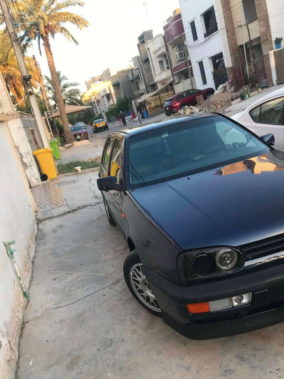 السلام عليكم الحلال للبيع السيارة للجناية الي يعرف قيمته صارف عليه اكثر من سعره    موديل ١٩٩٢  مصبوغه عام بدون خياس بدون حادث  
مواصفات السيارة ملاحظة من اكتب جديد يعني حاوية اخو الجديد اترجاكم اقرا المنشور زين ولو هو طويل بس تعب روحك شوية 
١- مكينة ١٨٠٠ بدون تنقيص 
٢- كير عادي 
٣- كلچ جديد + قمجي جديد
٤- مشط جديد 
٥- صدر امامي خلفي جديد 
٦- عمبار بريك وباور بريك جديد 
٧- داينمو جديد ١٤٠ 
٨- سلف جديد 
٩- تبريد جديد ثلج 
١٠- راديتر جديد 
١١- مراوح عاصفة جديد وبدنة وبراكيت جدد
١٢- ماطور ماسحات جديد 
١٣- دوش جديد 
١٤- اويل بم حديد 
١٥- واتر بم جديد منظومة ماء جديدة 
١٦- دبة ماء جديدة 
١٧- درايم شفت جديد صفحتين 
١٨- باور ستيرن جيد دبة باور ستيرن جديدة 
١٩- هاوزن خلفي كامل جديد بريك دسك مو بنزات 
٢٠- كشنات قلاب دوشمة جديد جلد وكنتارا اسود 
٢١- سلايد شغال طكتين جديد 
٢٢- تنته دوشمة اسود بلادي جديد 
٢٣- بطاين بوب ڤنتو جدد 
٢٤- كاعية السيارة مبدله جديد بلادي 
٢٥- ارضية الصندوك جديد بلادي 
٢٦- باتري جديد 
٢٧- قاعدة باتري جديدة 
٢٨- فايبرة صندوك جديدة
٢٩- بطاين جاملغ خلفي مخمل جديد 
٣٠- بطاين جاملغات امامية جدد 
٣١- تانكي بانزين جديد مع العبوة 
٣٢- مري كهربائية شغالة جديد
٣٣- سنتر لوك مشدود بس بعدني مامشغله
السيارة معزولة عازل صوت وحرارة ٣ مراحل حتى القمارة والبوب معزولة والجاملغات الامامية معزولة والبنيد معزول 
كهربائيات السيارة بدون چطل مشتغله  علي كاظم  العلم 
السيارة الصالنة مبدلة من الطول للطول 
تخم تاير جديد ويل كب بي بي اس جديد حجم ١٥ حتى الكبات موجودة 
* السيارة بيه حساسات امامية خلفية 
* نظام كامرات محيطية اربع كامرات 
*داش كام امامي خلفي واي فاي تسجيل جديدة بعده ما مشتغلة 
*قبظة كير نشرة 
*جلده كير جلد طبيعي علم المانيا 
*احزمة امان اربعة جديد شغالات 
*تجوة بكشن السائق 
*تجوة حصان ڤنتو 
* شاشات خلفية شغالة جدد
* نشرة ابواب تحكمية 
* حساسات اطارات لقياس ضغط هواء الاطار والحرارة 
* مسجل JVC اصلي جديد 
*اريل كهرباء جي بي اس على القمارة اني زرفت القمارة وشديته 
* سماعات JBL جدد تخم اربع ابواب 
* سماعات دشبول بايونيير اصلي جديد 
* دركة ستيرن جديدة 
* شفت ستيرن جديد 
* يدات ابواب داخلية جديدة 
* يدات ابواب خارجية جديدة 
* ماسحة خلفية شغالة جديدة 
* جامة خلفية مبدل بلاد 
* جامة امامية جديدة 
* ترايش قمارة جدد بعدني ما شادهن 
اخوان ارفع المنشور بذكر الله والصلاة على محمد وال محمد 
السيارة سنويته صاقطة صار سنه 
مختصر الكلام  السيارة مشتغله شغل بحيث اصغر برغي بيه بدلته واكو هواي عالم تعرف بهذا الشي 
للاستفسار اكثر اتصل على الرقم *********** ابو يوسف مكان السيارة بغداد الكرخ حي الجهاد

