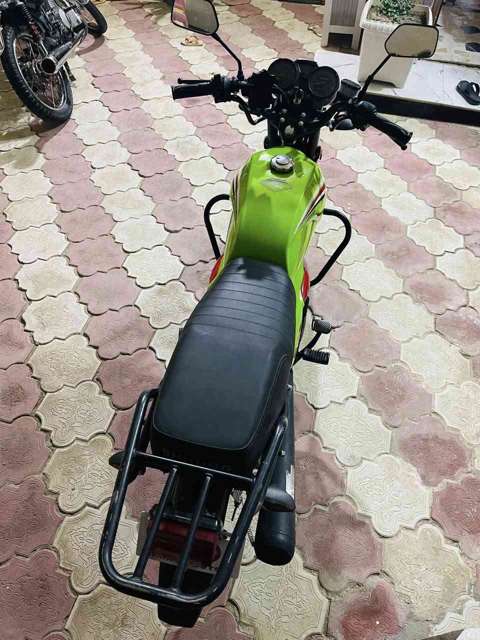 السلام عليكم شانيك موديل ٢٥ أوراق كاملة دراجه مكفوله من كل شي محرك وكهربائي بل كاريوان السعر ٧٥٠بيه مجال مكان طوريج ***********
