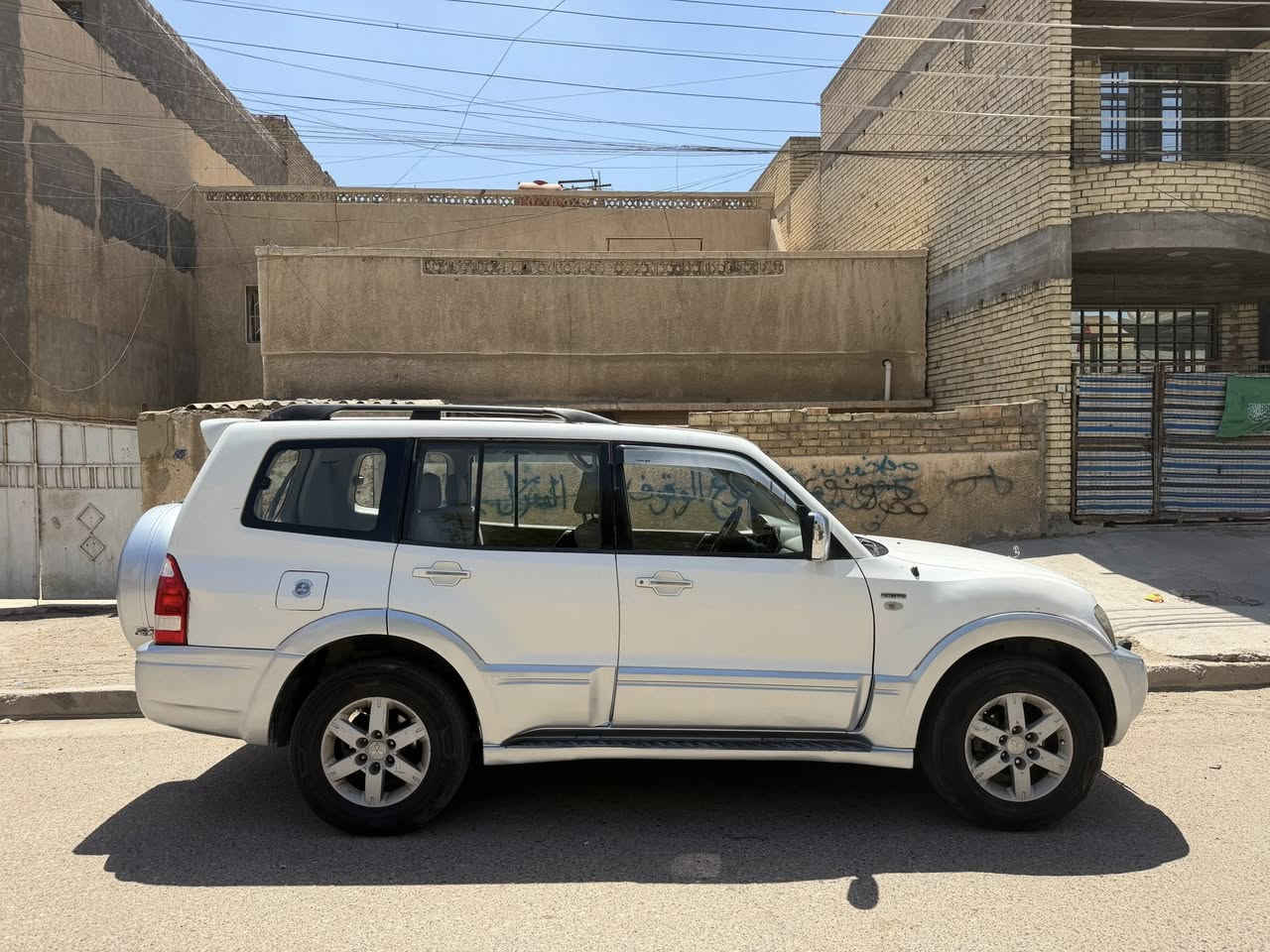 باجيرو ٢٠٠٧ خليجي محرك 3800 كير و محرك و تبريد مكفول قطعتين صبغ فقط رقم بغداد الجديد تخم تاير جديد السعر 88 مكانه بغداد حي للعامل ***********
