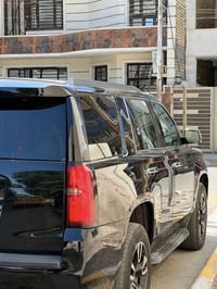 تاهو 2019 LT امريكي حادثهه جاملغ وباب تبديل وباب خلفي صبغ  سياره جديده...