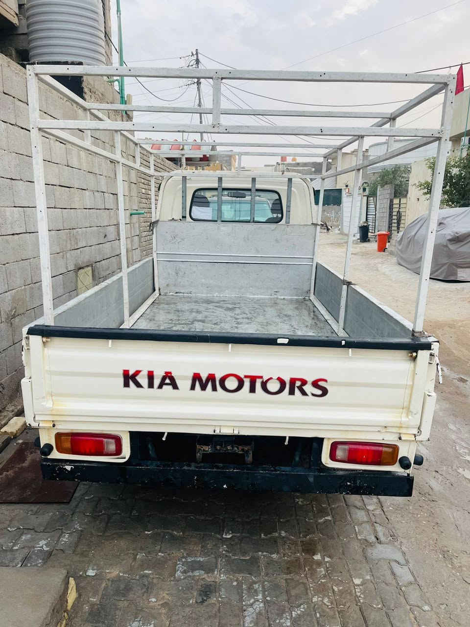 بسبب الوعود الكاذبه
سلام عليكم سياره فورنتيره ام عيون موديل2001 للبيع رقم انگليري سياره بأسمي سنويه جديده تحويل ثاني يوم 
سياره جاهزه من كلشي كهربائيات شغاله مكينه وگير خير من الله حداديه مبدله كلشي   تايرات جديده اسبير جديد دبلات وره وگدام جديد سياره ماناقصها اي شي بس تبريد الشاصي كفاله

مكاني البصره 
سعر 88وبيها مجال بسيط
رقم ***********
