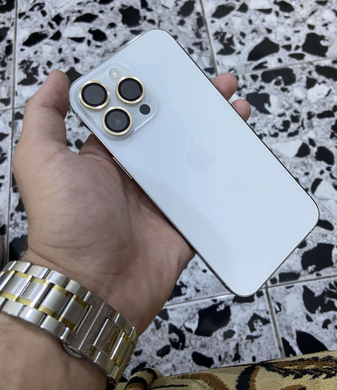 ايفون 14 pro max
بطارية 89
نظافة 100 
بدون تصليح ولا مفتوح 
السعر 875 وبي مجال 
***********
