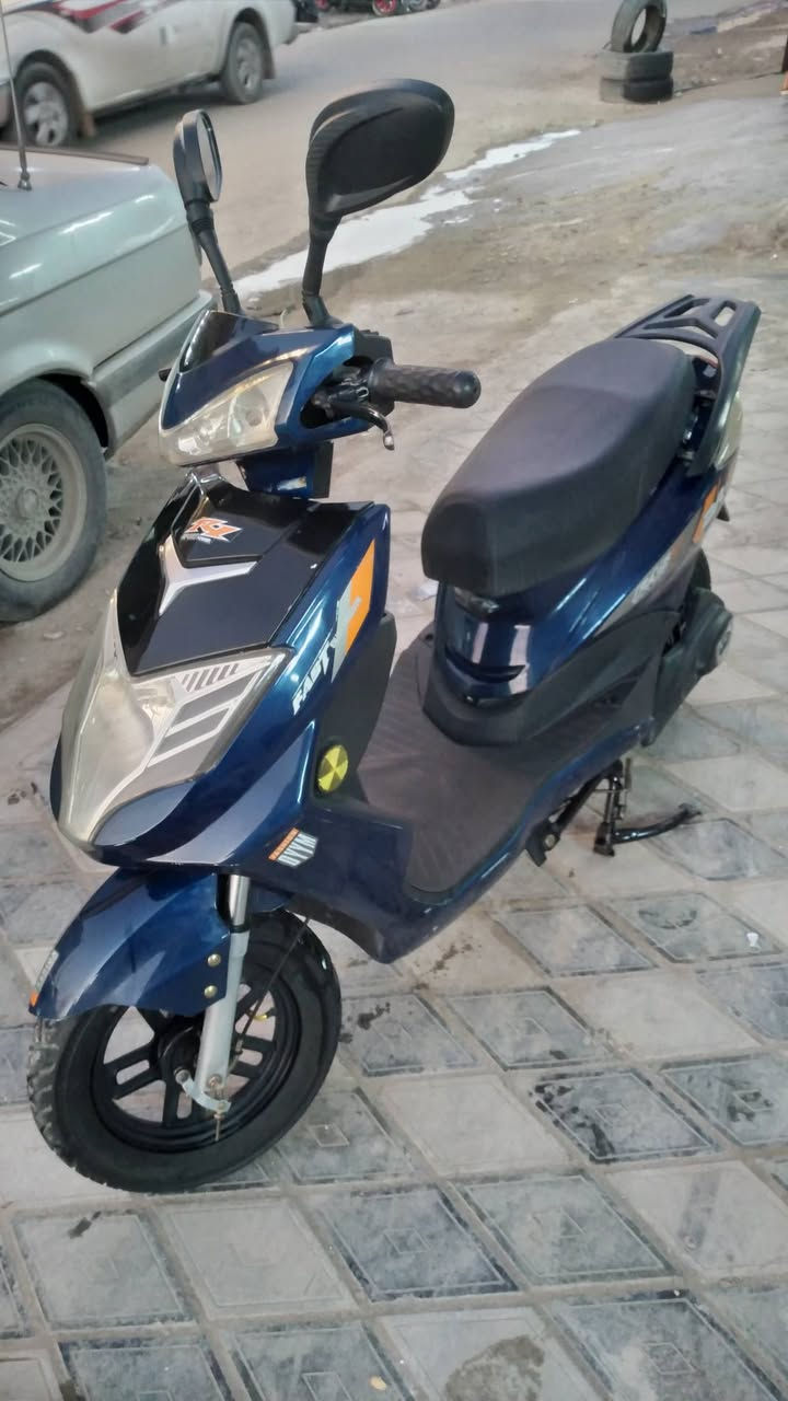 دراجة شحن ٤ بطاريات نضيفة مابيهة اي نقص السعر ٣٧٥ الف مكاني الشعب ***********
