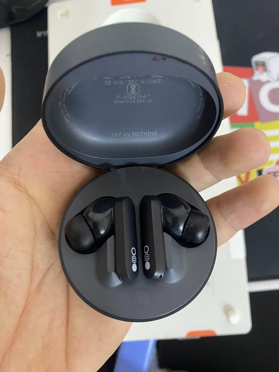 مساء الخير🤍
عندي سماعة nothing buds pro 
عزل حقيقي بيها وصوتها رهيب
فقط متروكة وبطاريته ضعيفه تمشيك تقريب الساعة 
تفيد الاستخدامة قليل


**إذا كنت صاحب هذا الإعلان وتريد حذفه لأي سبب، رجاءا أرسل رسالة إلى الدعم الفني**