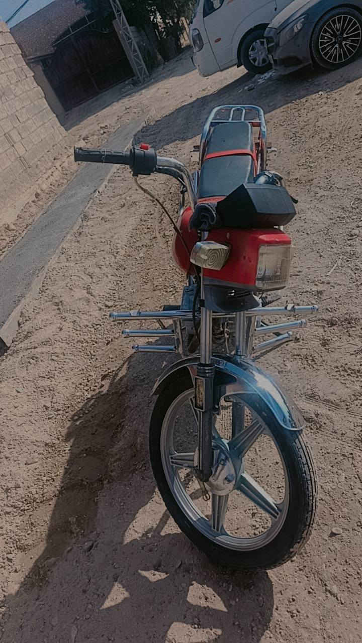 سلام عليكم ماطور فيوم مادري شسمه للبيع دراجه فول ومكفول موطور ناعم ناعم مشيته حلوه رزنه نقص بي بس الباتر شغال هندر ول باتري كاعد عرضي ٤٠٠ (***********) مكان خمسه كيلو
