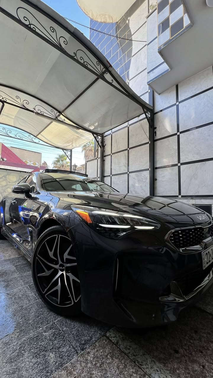 السلام عليكم  مراوس مع چارجر 6 سلندر
السعر197

كيا #ستنكر موديل 2022 رقم اربيل 
فول فول مواصفات بصمة بارنوما فتحة سقف 
محرك 4 سلندر 2500 تيربو 

السياره بدون حادث فقط بارد مكانين فقط
بدون دواخل بدون ايرباك 
المواصفات
لون رصاصي ع فيلي
 كيا ستينكر موديل 2022  GT LINE 
 محرك 4 سلندر 2500 تيربو  
 عداد المسافة 43 الف كيلو
 نظام صوت harman.kardon  سماعه12
لايتات زينون عالي واطئ اصل مع كشافات ليد  ٤عدسه ليد 
 بصمة للابواب مع بصمة تشغيل وتشغيل عن بعد اناره ترحيب
اشارات بالمرايا الجانبية مع حساسات الاجتياز الجانبي 
 حساسات خلفية اصل مع كاميرا دوارة 
ويل كب حجم 18مع طقم تاير بحالة ممتازة جدا
 رادار امامي وتوقف تلقائي 
 مرايا جانبية شفط كهرباء هيتر مع كفرات كربون فايبر
 سقف المركبة بانوراما 
صالنصة خلفية رياضية باربعة فتحات 
 غرفة السيارة جلد اصل  
 شاشة دشبول كبيرة لمجموعة من الايعازات 
 تحكم كهربائي متكامل الايعازات لمقاعد المقدمة 
 حساسات الانحراف عن المسار في الطرق المفتوحة 
ستيرن رياضي حرف D مع شفتات ستيرن 
تحكم ستيرن متكامل الايعازات مع تحكم الرادار 
رادار امامي تفاعلي وتحكم كامل من الستيرن 
 وضعيات للقيادة عدد 5 
منافذ USB,AUX مع شاحن موبايل وايرلس 
مقاعد السائق والراكب رياضي
كراسي تبريد تدفئه
ستيرن هيتر
داخل كنتارة
لحية اصلي اماميه
مرايه وسطيه اوتو
تبريد خلفي منفصل
اوتو هولد 
اتو ستارت
لايت اوتو ذكي عند القيادة
بريك بصمه
اوتوستارت
حساس مطر
حساس لايت
سياره اي نقص مابيهه من جميع نواحي
للاستفسار 
***********
حي القاهرة
