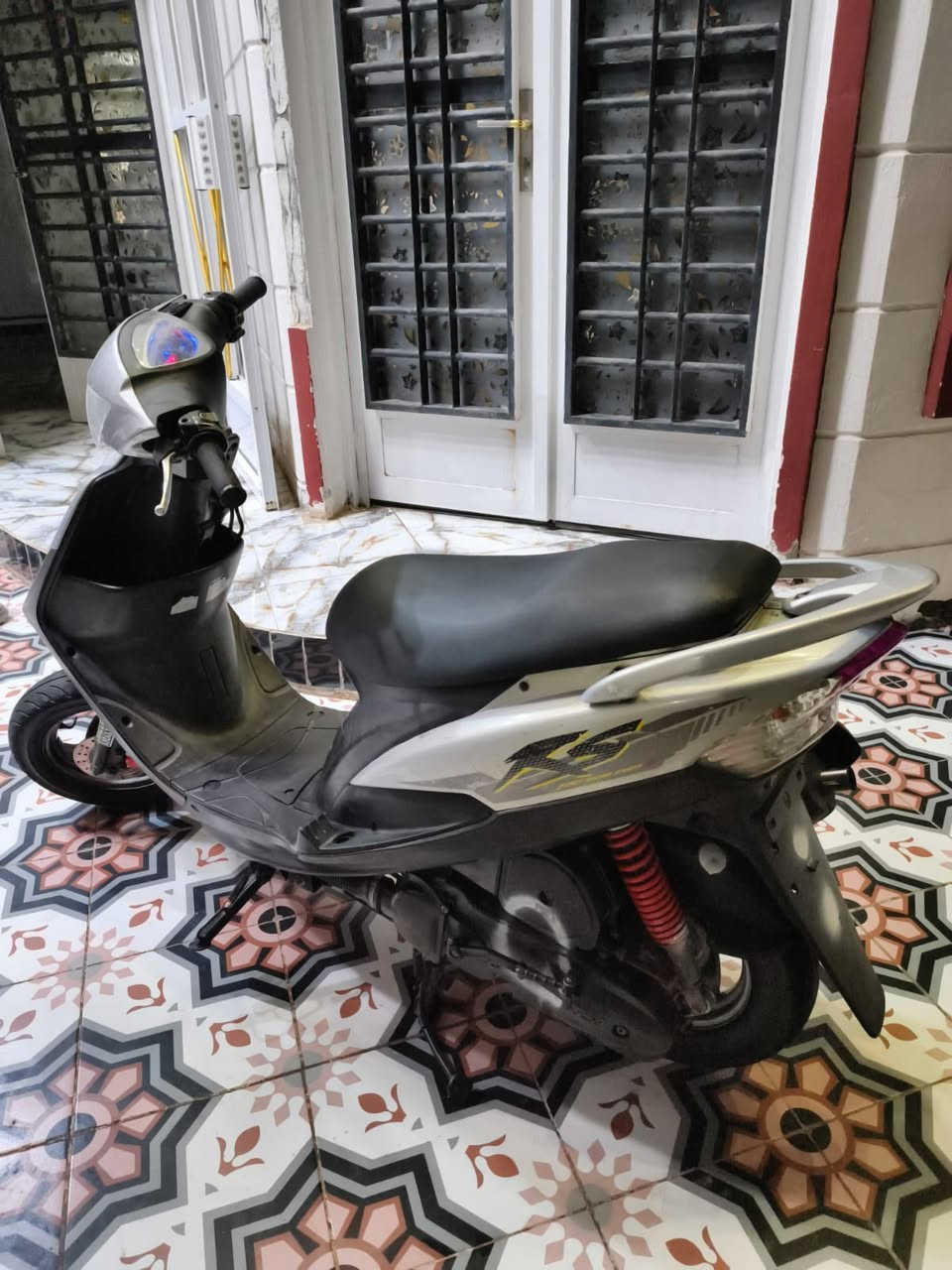 السلام عليكم دراجه ماكس عدله رمبه مامفتوحه 49 بلادي مكاني حله شارع 80 السعر خاص او اتصال عل الرقم ***********
