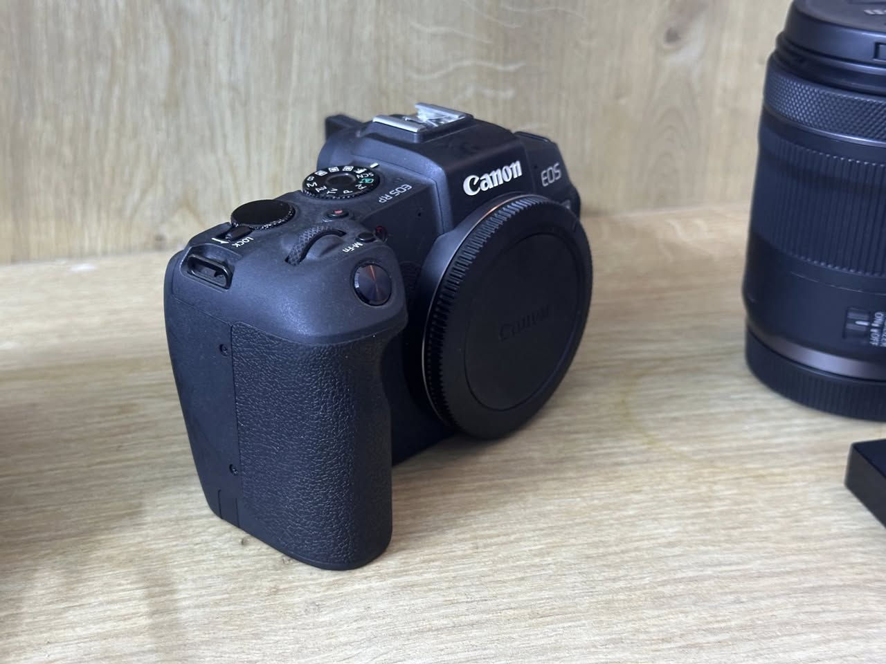 كاميرا كانون Rp للبيع نظافة 100% هي وغراضها

وياها عدسة

Canon RF 24-105mm f/4-7.1 STM 

+ بطاريات عدد اثنين + شاحنات عدد ٢

السعر : 1,200,000

المكان: بغداد


**إذا كنت صاحب هذا الإعلان وتريد حذفه لأي سبب، رجاءا أرسل رسالة إلى الدعم الفني**