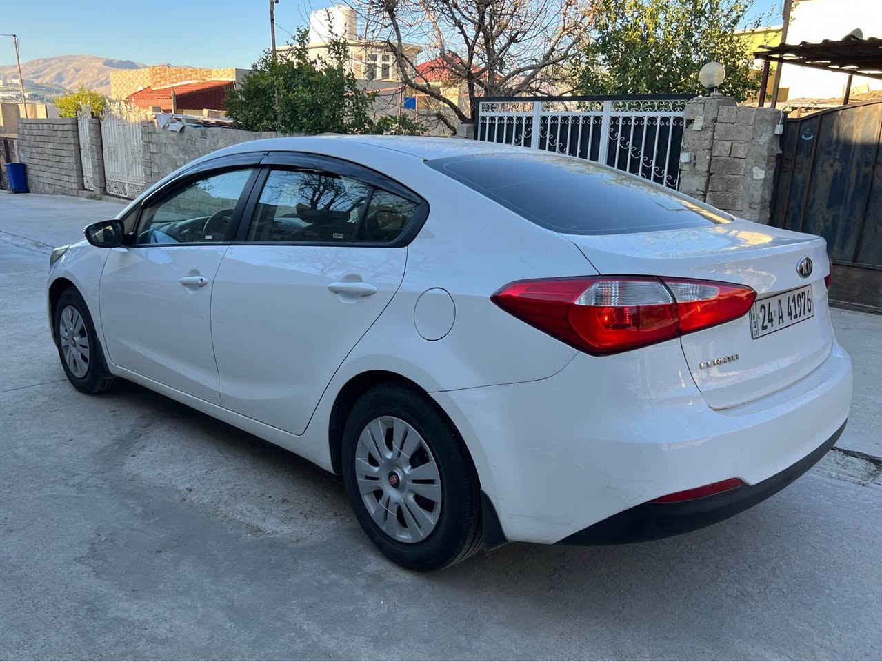 للبيع نقداً… كيا سيراتو موديل ٢٠١٣… محرك ٤ دوش… كير اوتو… رقم وسنوية جدد… بيهه جاملغ ونص بنيد صبغ بدون دواخل وهلال خلفي حسبة شبر هم صبغ شرط بدون ضربة… السيارة جاهزة ومابيهه ولا نقص… المكان دهوك… السعر ١٠٨ ومجال…. للاستفسار 
***********
*********** دهوك, العراق
