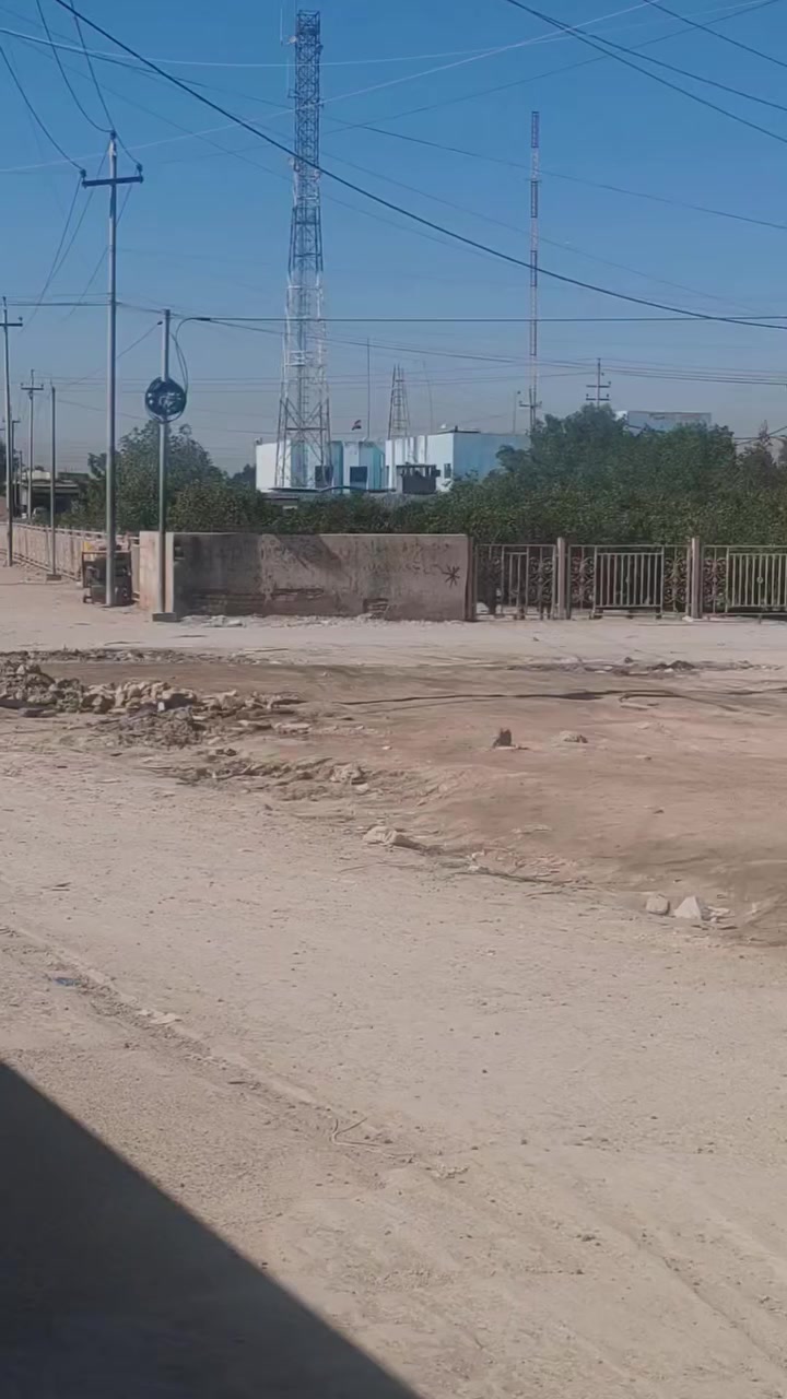 🏡✨ دار للبيع – حي الغدير ✨🏡
━━━━━━━━━━━━━━━━━━
📍 الموقع: حي الغدير
خلف المديرية – الكلبة الثانية – خلف المتنزه
━━━━━━━━━━━━━━━━━━
🚧 الشارع: صب (معبد)
📐 المساحة: 125 متر
━━━━━━━━━━━━━━━━━━
🧱 المواصفات:
🔹 بناء صب (طابوك)
🔹 مرتفع عن مستوى الشارع
🔹 غرفة نوم واحدة 🛏️
🔹 صالة + استقبال
🔹 طارمة
🔹 مطبخ حار / بارد 🍳
🔹 مجمعات صحية داخلية وخارجية 🚿
━━━━━━━━━━━━━━━━━━
📄 السند: طابو زراعي (سند 25)
🏠 الحالة: الدار خالية حالياً
━━━━━━━━━━━━━━━━━━
💰 السعر: مراسلة فقط
📱 واتساب / ماسنجر
📞 ***********
━━━━━━━━━━━━━━━━━━
⚠️ ملاحظة: موقع مميز وقريب من الخدمات
