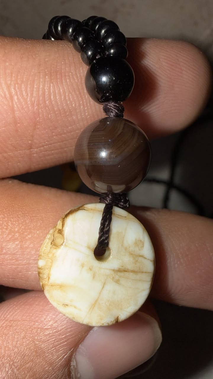 عطف بحري مع عقيق يماني اصلي
العطف قديم جداً  يتسخدم للمحبه والقبول بين الناس


**إذا كنت صاحب هذا الإعلان وتريد حذفه لأي سبب، رجاءا أرسل رسالة إلى الدعم الفني**