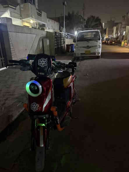 دراجه X900 للبيع مواصفات بصمه ايد وبصمه سويجين يجي بيها خمس بطاريات بس وحده مبدله لايتات  رماش دبل اشاره واشاره يمنه ويسره بلوثوت عالي جدا بس اني منصي لمكان الغدير السعر 400 للاستفسار***********
