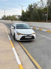 كورلا هايبرد للبيع موديل 24 فول 133 وبيها حك الجيه مجال بسيط 077800024...