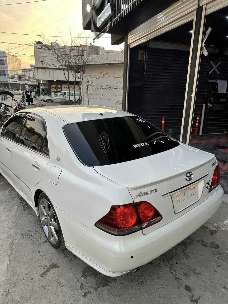 سەرەتا بەناوی خوای گەورە 

شاهینە بڕاوە بڕاوە 
٢٠٠٧ 
سێ دووگمە جڵد و هیتەر 
سەیارەکە کامل جایزە بڕێکی بەستراوە
جامەکانی هەگیراون 
سرێڤز کراوە 
چوار تایەی لۆکی لە ژێردایە 
بلوتزی بیلادی بۆ بەستراوە
کارەبایی مەزوبت کراوە 
شوێن بڕاوەکەی چاک کراوە 
تەقەو ڕەقە و شتی نیە سەیارەکە توند و تۆڵە

تکایە گەر موشتەری نیت پرسیار مەکە 
***********
