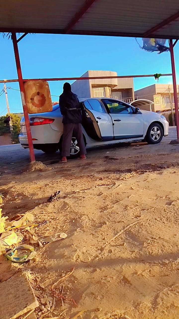 السلام عليكم 
رينو فلونس 12 فرنسي 
رقم بغداد الجديد هزه سنويه جدد 
قطعتين بيها جاملغ خلفي بارد ورش وجاملغ امامي بارد ورش بدون اي دواخل
نقصها دبلات وبوري تبريد بيه ليك 
محرك قبق اصفر سيارة انتركت صار بيها بخار 
كير AT بحالة جيده 
مكاني بابل 
*********** 
48 مجال بسيط
