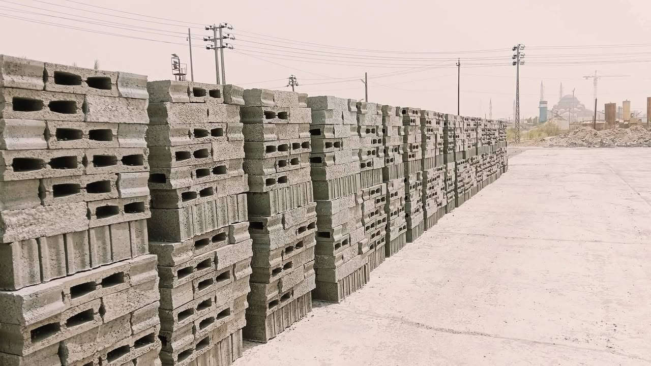 بلوك الفلوجه حي الصناعي درجة اولى  كرين وكلب 20سانتيم ب570داخل الفلوجه واصل وابو 15سانتيم ب 540واصل وابو 12ب480واصل بكرين بلوكه درجه اولى ***********
