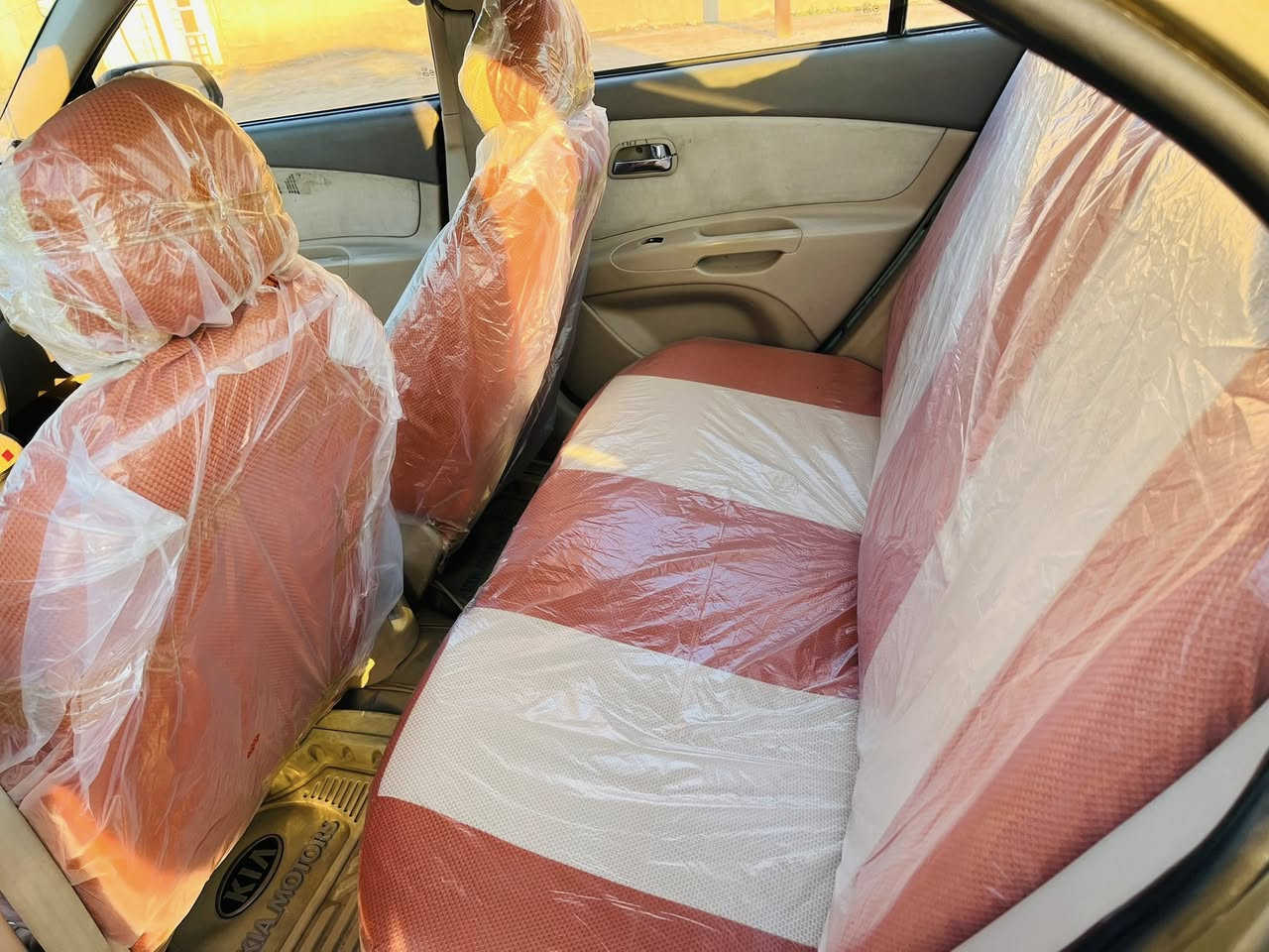 السلام عليكم كيا ريو موديل 2008 
خليجي محرك 1600
 السياره باسمي سنويه 2026 شهر 8 
الون الذهبي كشره حلو
مقفوله محرك +كير
تخم تاير جديد دوشمه جديده 
صدر امامي وخلفي جاهز
شاشه جديده +كامره خلفيه
الجم كهرباء 
ضربه جاملغ الخلفي فقط مسحوب على بارد اقل شبر 
السعر 77 وبيها مجال الشراي 
سياره حلوه وجهازه 
مكان السياره بغداد 🕹
للاستفسار على الرقم *********** 
والرقم الثاني ***********
