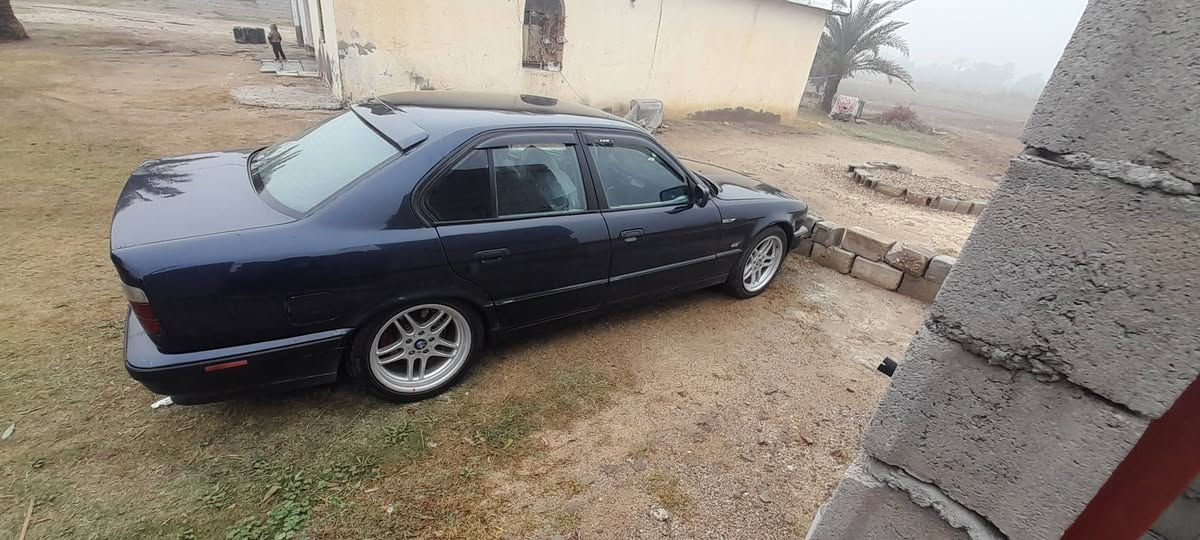 للبيع ٥٢٥ اصل بليته وسنويه محرك كير جدد اوتماتيك سياره بسمي نافذه ٣١ هزه جديده تريد تحويل تريد وكاله مكاني واسط صويره السعر ٦٠ وبيه مجال الستفسار ***********
