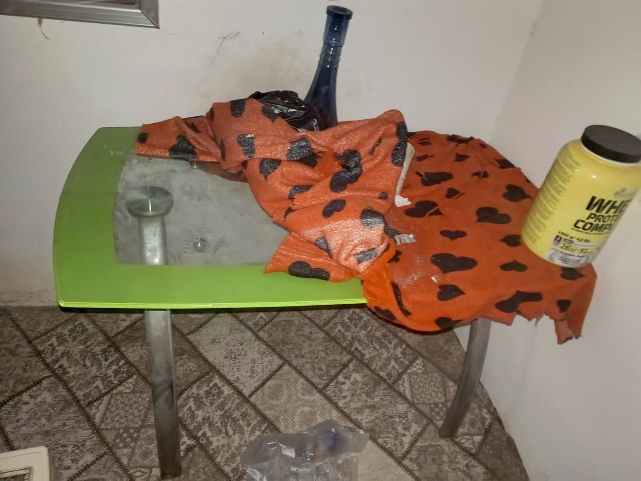 كلهن شلعه وحده للبيع جربايه نفر ودوشكهه ميز طعام كرسي وميز زغير ***********
