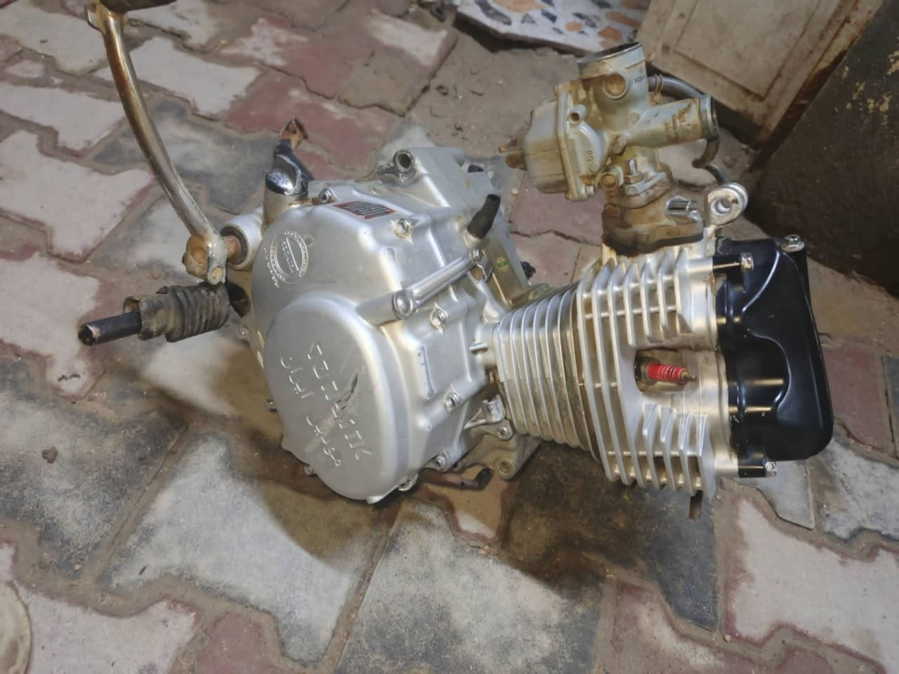 طبله اماي ب١٠ هيه والبنز مال تفصيخ جديده وفافونه مال سكان ب٥  شوت زوج ب٥ كاملات جدد مكاين وحده سونك نضيفه كلش بدون بخار بيهه بس صوت تفيلس شرط شلعه ومعدل ونضافه ب١٠٠  ومكينه تايكر هم شلعه معدل ونعومه وبيهه ضفيره كامله كبل شد هم. ١٠٠ اللي يعجبنه يتصل او يراسل واتساب ***********
