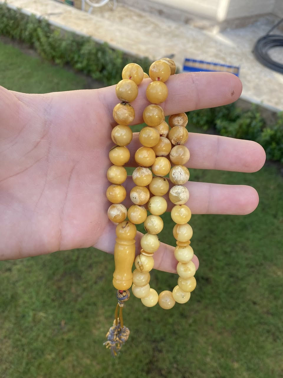 سلام عليكم اخوان سبحة كهرب بولوني مغلف الوزن 46غرام عدد الخرز45  السعر مناسب للتوصل***********
