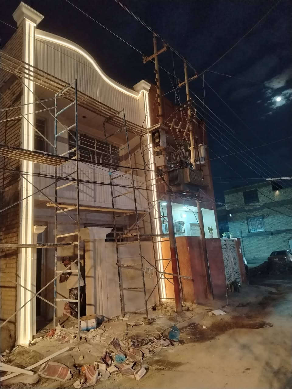 السلام عليكم بيت ٥٠ متر للبيع
السريدات المربع الثاني قرب أسواق الشام
***********
